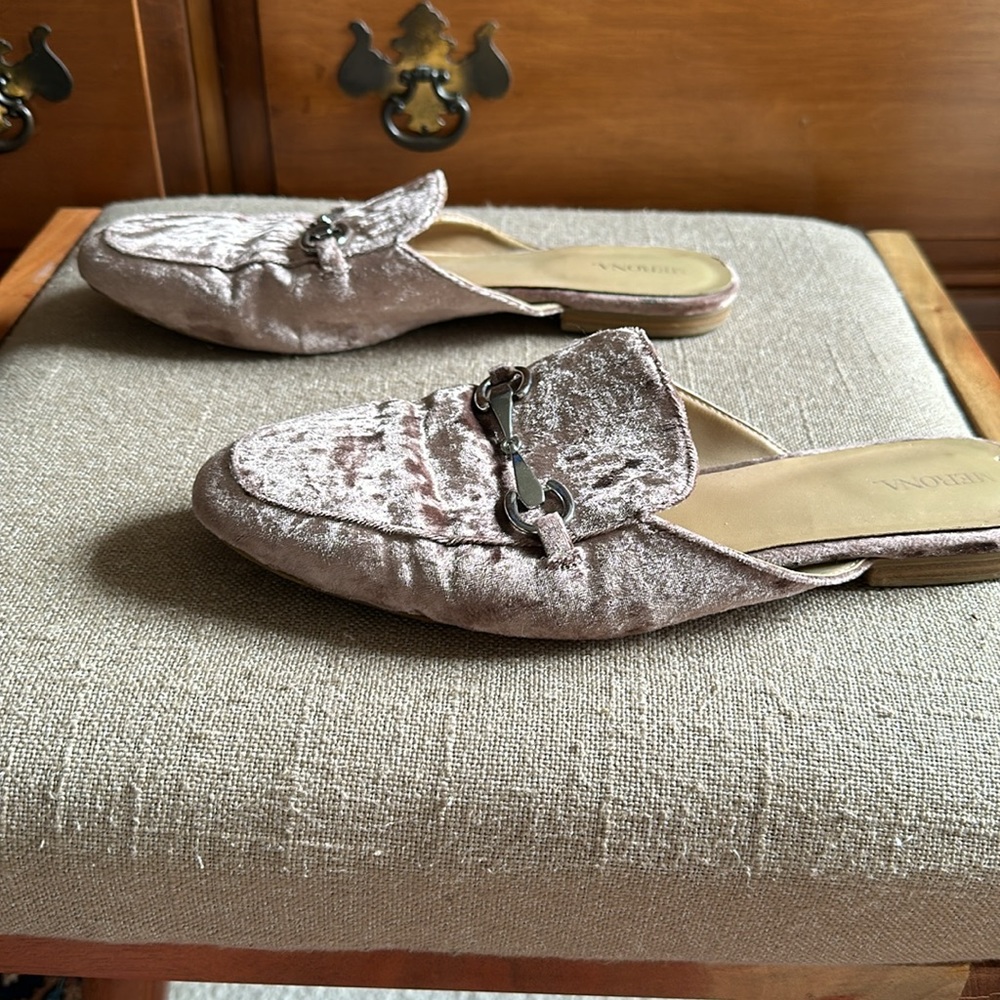 Mules - Picture 2 of 5